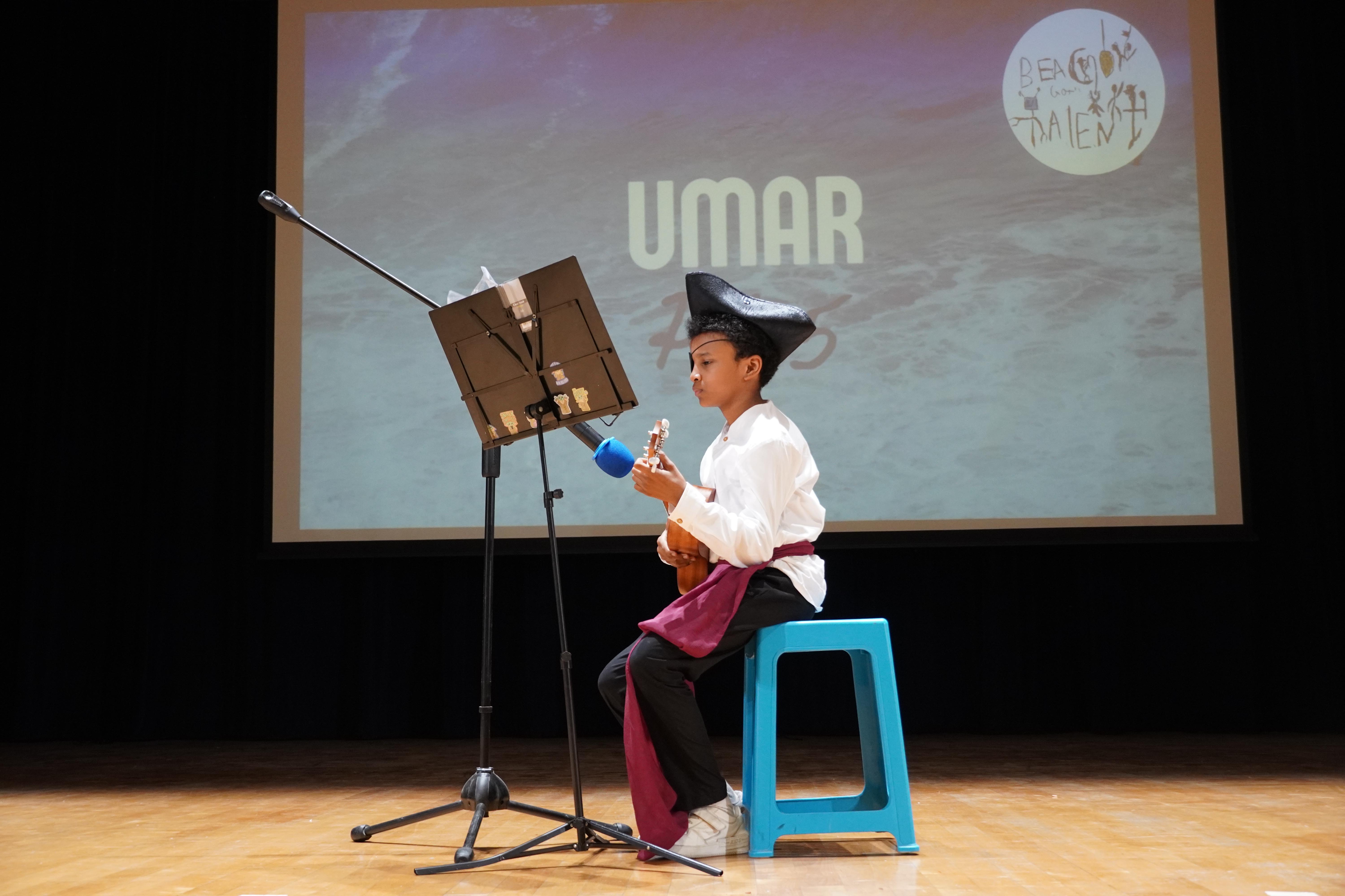 Music with a touch of character! Dressed for the occasion, our student entertained the audience with his ukulele performance.